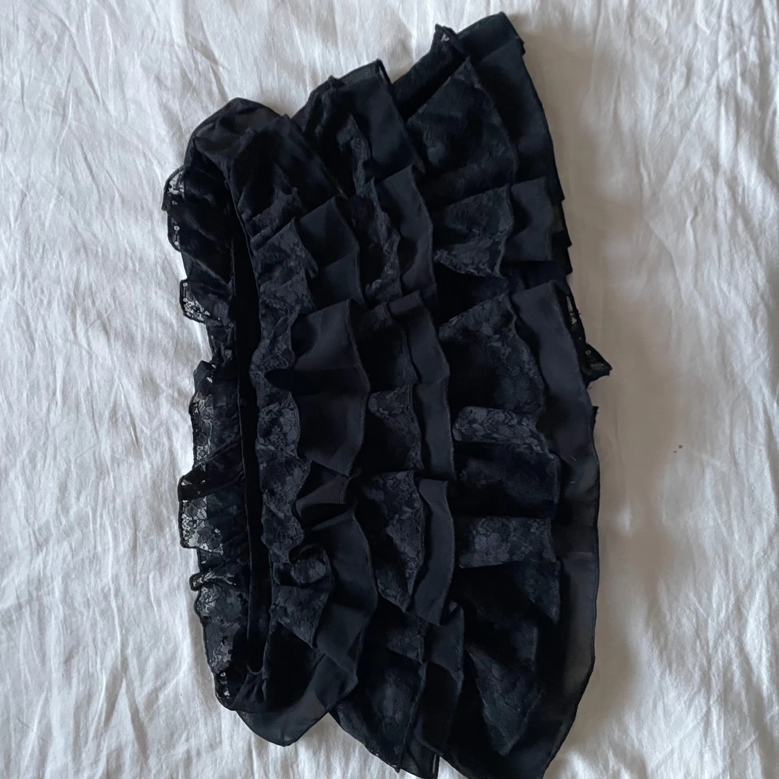 Svarta volangshorts - 90