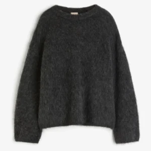 Mörkgrå stickad tröja - Populära mohairmix tröjan som är slutsåld. Skriv för fler bilder!!!!