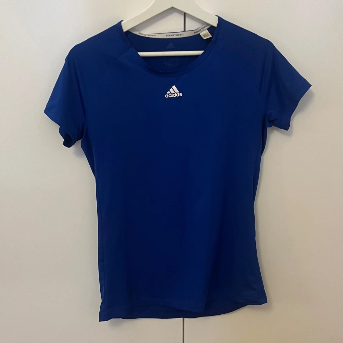 Blå adidas tränings tshirt 