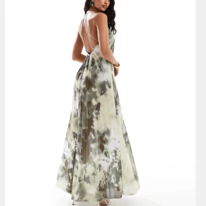 Mönstrad klänning ASOS - Sprillans ny med prislapp!! Superfin men tyvärr liten på mig. Strl 34