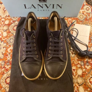 Lanvins - Hej! Säljer nu mina skor från märket Lanvin , storlek 8/41,   bra skick box, dustbag och kvitto medföljer, tveka inte på att höra av dig om du har frågor eller funderingar kring skorna!