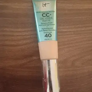 Powerless finish Full Coverage Cream and Hydrating and Anti-age concealer, 40 SPF. About 60- 70% full.