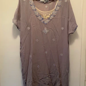 Klänning  - Klänning från Jade Jagger’s kollektion som hon gjorde för Indiska.