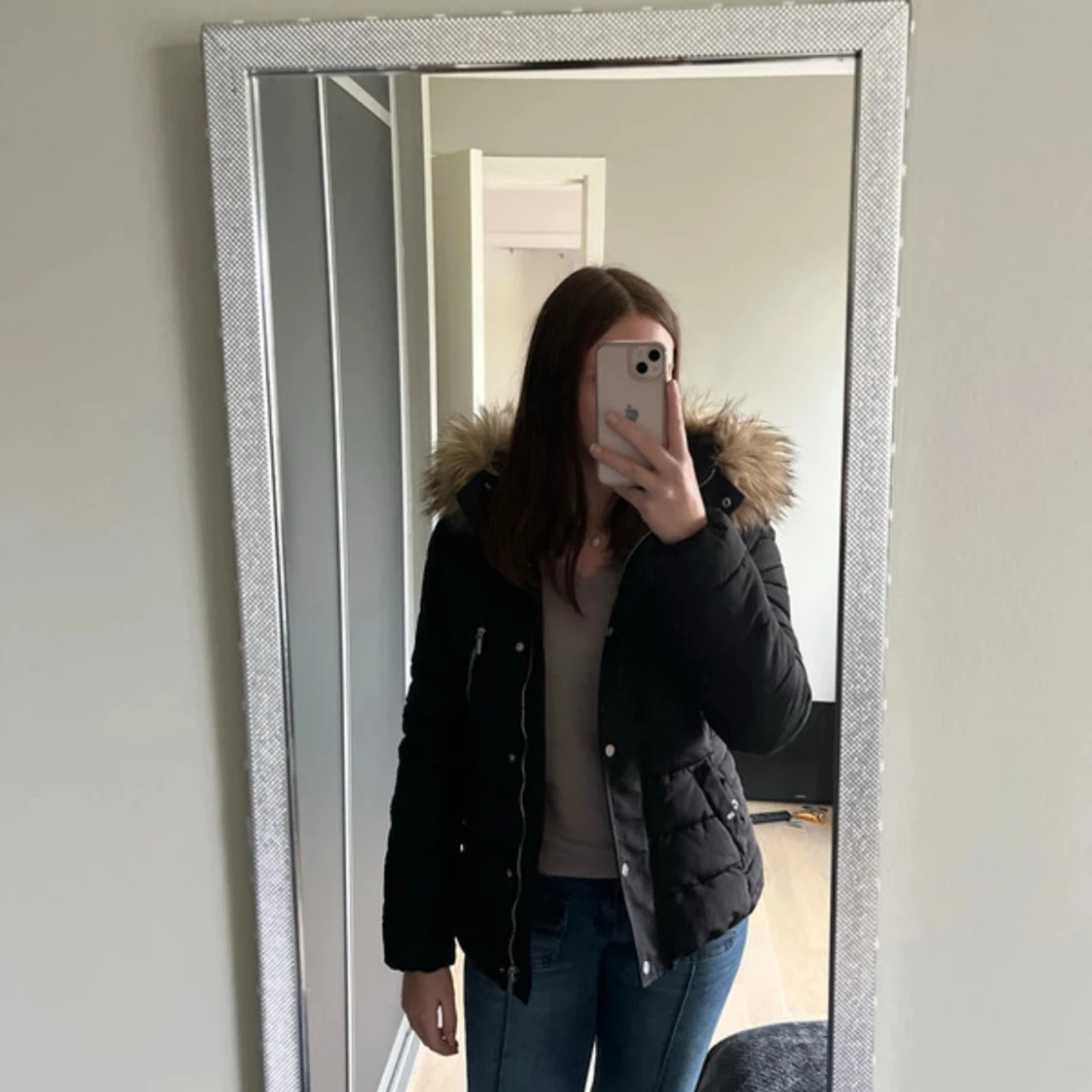 Svart vinterjacka med pälskrage - 91