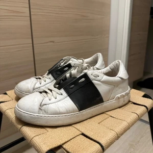 Valentino Skor - Valentino skor, Använt skick som syns på bilderna. Självklart är de äkta.