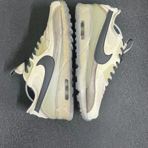 AIRMAX 90 TERRASCAPE 44 - Använda 2 gånger och vill därmed sälja dom.