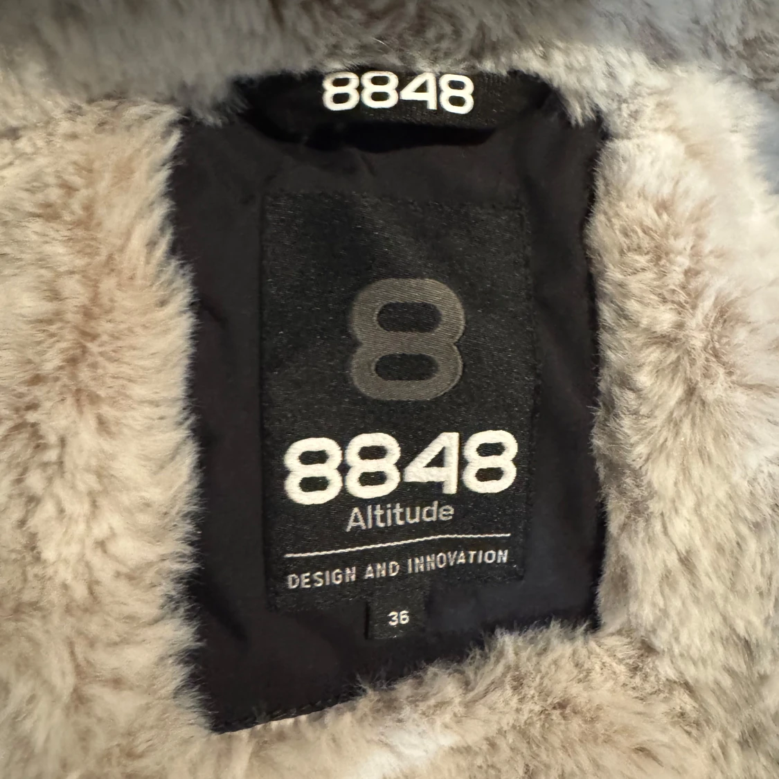 Svart parkajacka från 8848 Altitude - 90