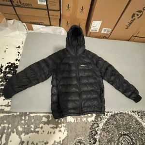 Peak perfomance vinterjacka - Bra skick, perfekt för vinter och bra kvalite, köpt från intersport.