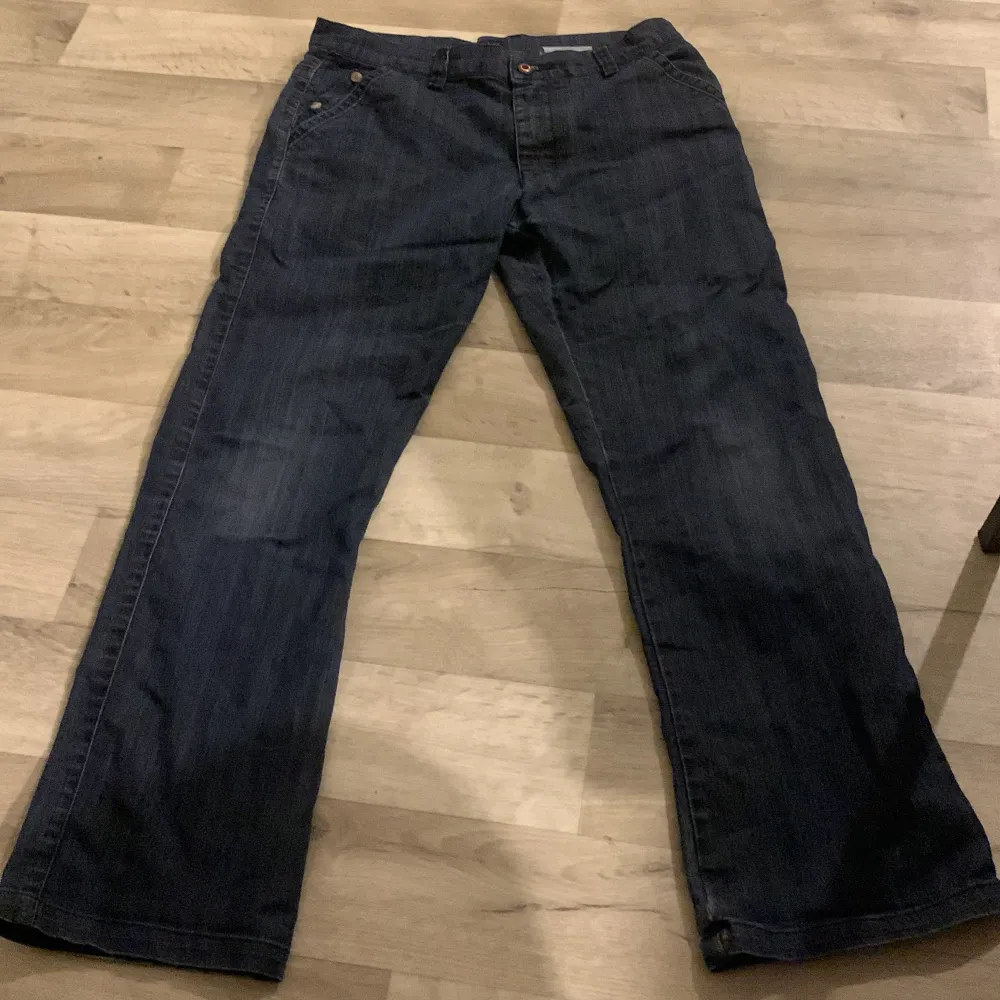 Har haft dom i ca 1 år. Har blivit använda bara några gånger för jag gillar dom it så mycket . Jeans & Byxor.