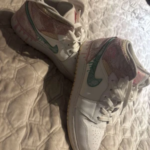 Nike Air Jordans  - Använda men bra skick! I modellen paint drip. 