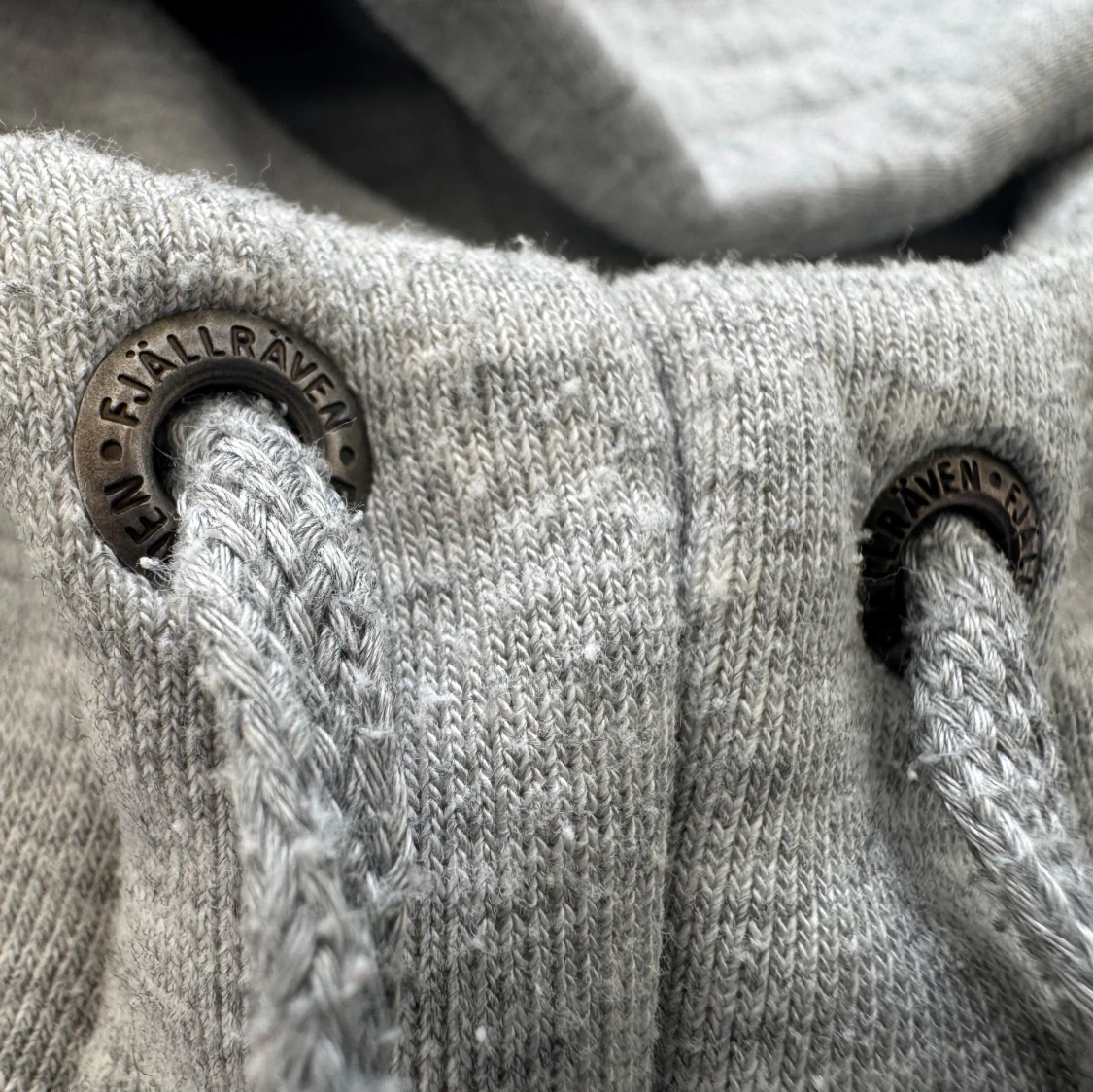 Grå retro hoodie från Fjällräven - 91