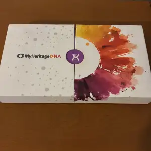 Säljer ett MyHeritage DNA-kit som är helt nytt och oöppnat. Kitet innehåller allt du behöver för att göra ett DNA-test hemma, inklusive provrör och instruktioner. Perfekt för dig som vill utforska ditt genetiska arv och släktträd. Nypris 995:-. Porto 45:- och det står köparen för. Jag tar betalt via swish direkt vid köp och skickar därefter inom 2 dagar. Kan gå ner något i pris vid snabb affär.