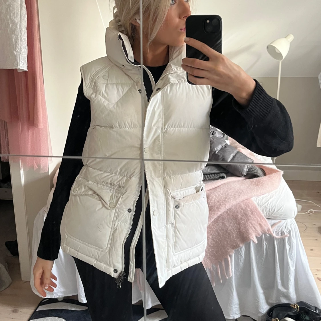 Vit dunväst med dragkedja