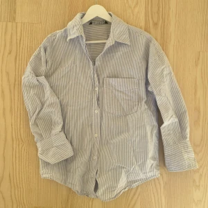 Skjorta Zara - Skjorta från Zara i storlek S. Mycket bra skick!