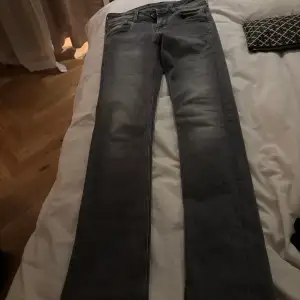 Säljer dessa jeans från pepe jeans 