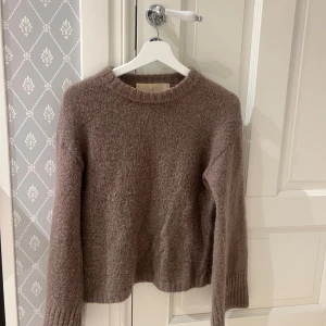 BY MALENE BIRGER  - säljer denna stickade tröja från malene Birger, i modellen Correa nypris 3000kr❤️