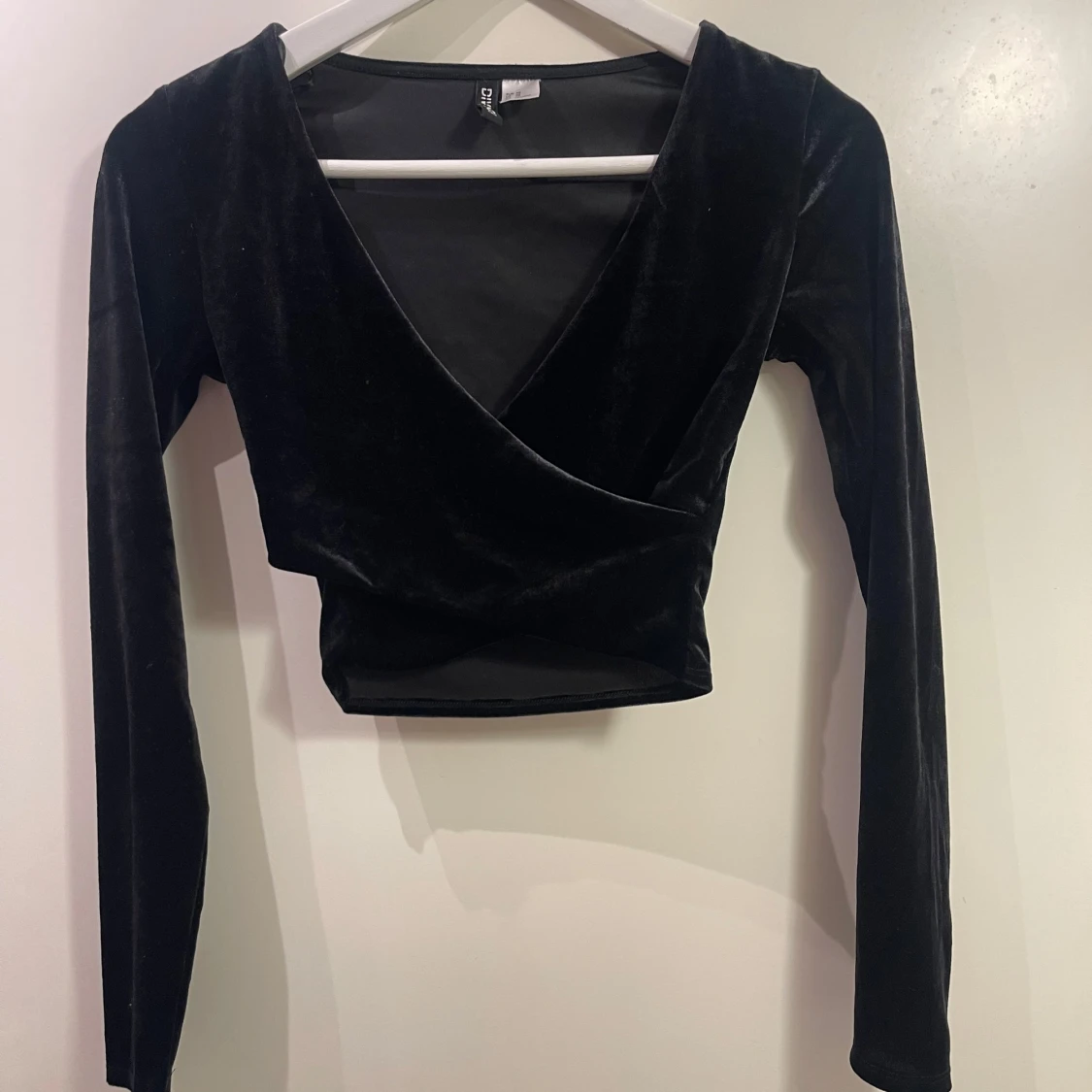 Svart omlottopp från H&M Divided