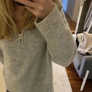Höst tröja  - Säljer denna jätte fina half zip tröjan som är perfekt till hösten i st. Xs ❤️ klicka gärna på köp nu 