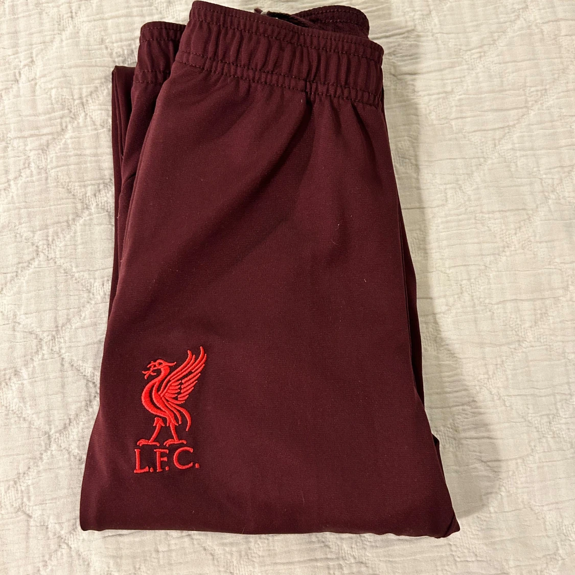 Vinröda LFC träningsbyxor från Nike - 92