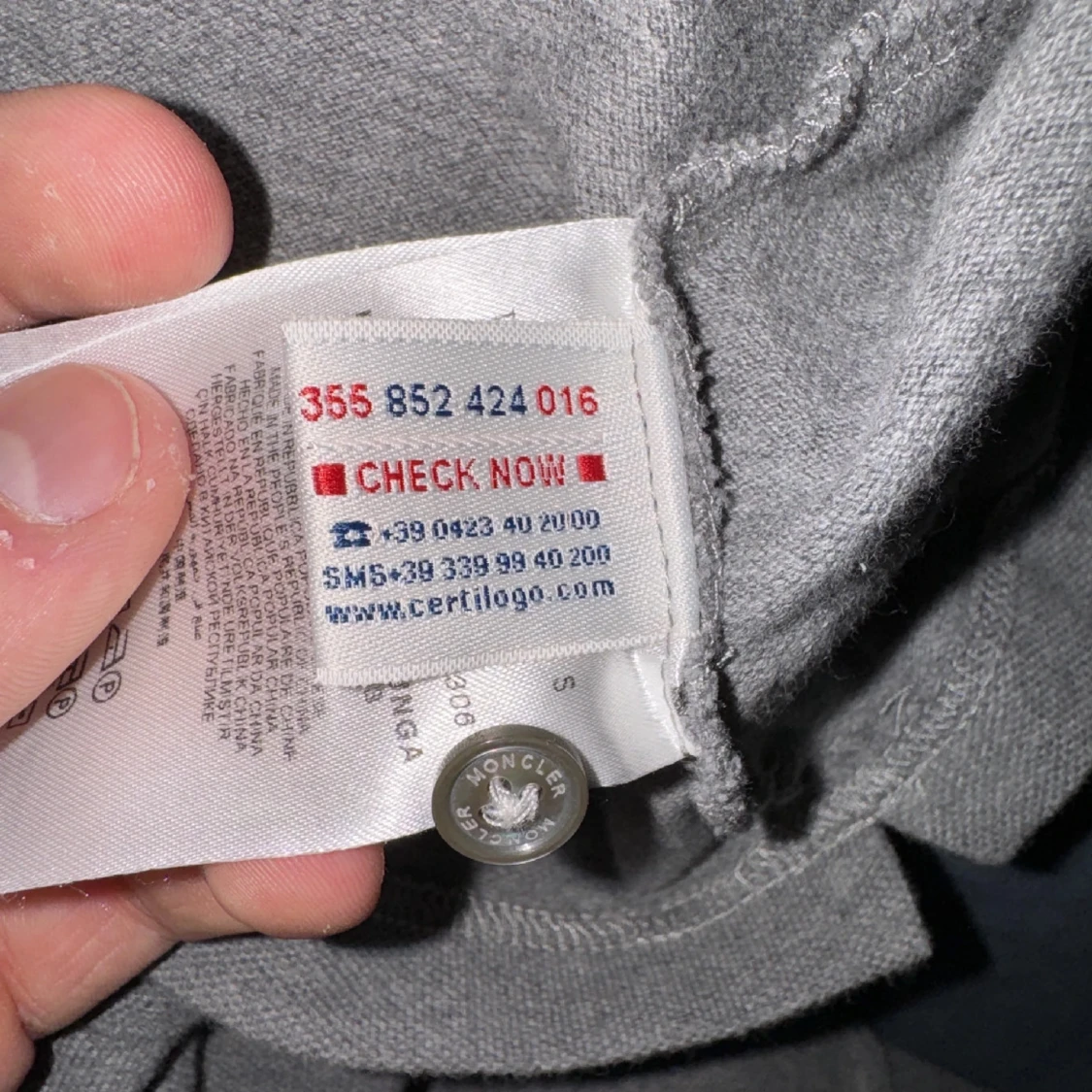 Grå pikétröja från Moncler - 91