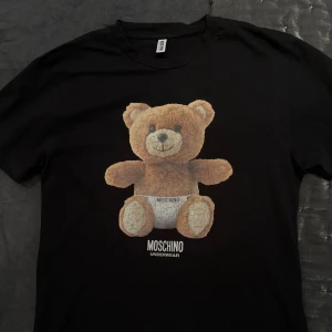 Moschino T-shirt - fint skick