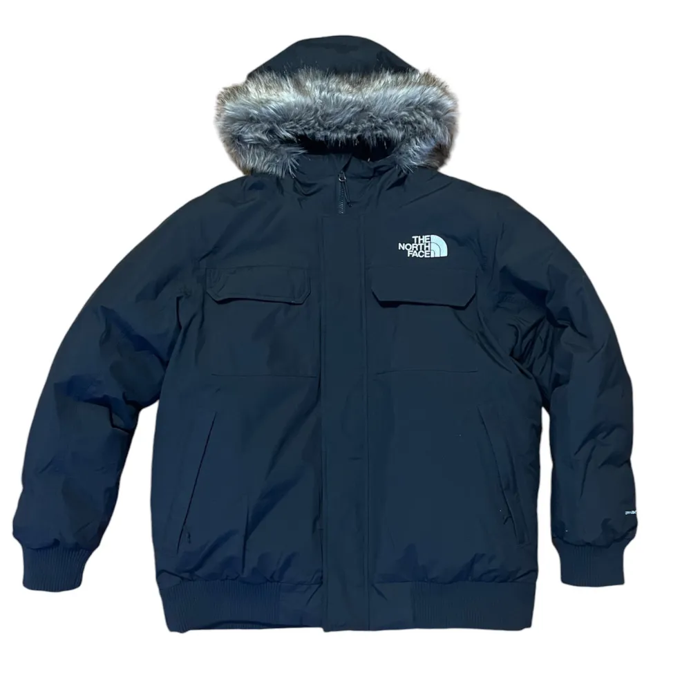 Sjukt varm northface dunjacka/parka. storlek XL men passar även L.  Kostar runt 4500kr ny. 10/10 skick. Har du några funderingar får du gärna höra av dig:) Pris kan diskuteras vid snabb affär. Jackor.