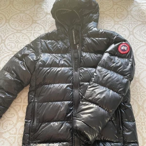 Canada Goose jacka - Skick 10/10 Barnstorlek xl men sitter som vanlig storlek s