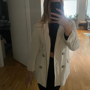 Linnekavaj - Aldrig använd, från Stradivarius. Storlek S, lappar kvar