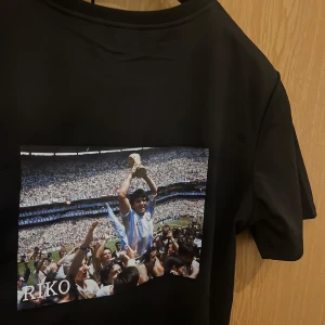  maradona t-shirt, pris kan diskuteras  -  svart maradona t-shirt, RHOODZ ssweden, storlek m
