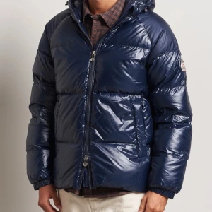 Pyrenex dunjacka - Köptes förra vintern och är sparsamt använd, väldigt bra skick! Nypris är 6300 och den är i storlek S