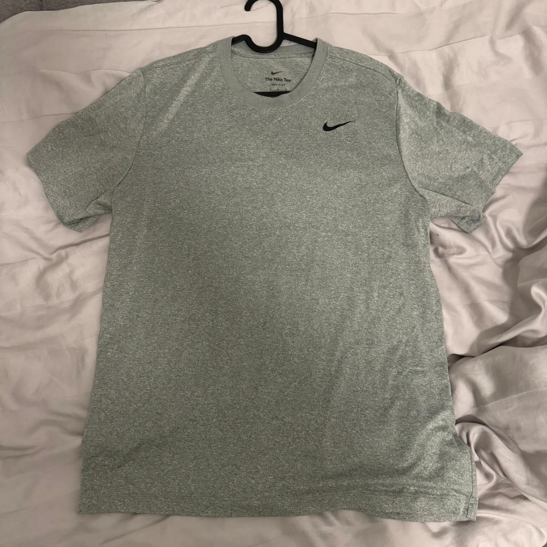 Två gråa Nike tröjor - 90