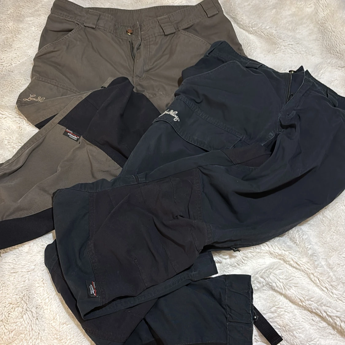 Friluftsbyxor i svart och brunt/grön - 92