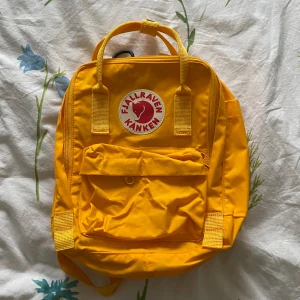 Kånken ryggsäck - Liten kånkenryggsäck, knappt använd men väldigt söt och smidig😊