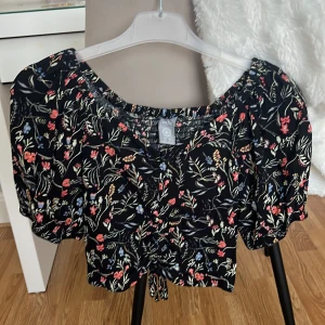Blommig topp - Jättesöt blommig topp från Lindex!❤️ 