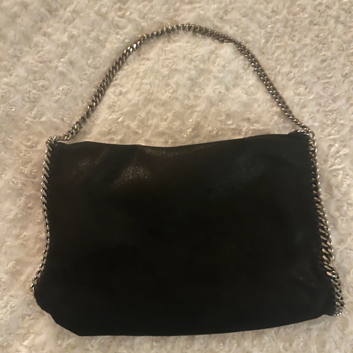 Svart axelväska med kedjedetaljer - 90