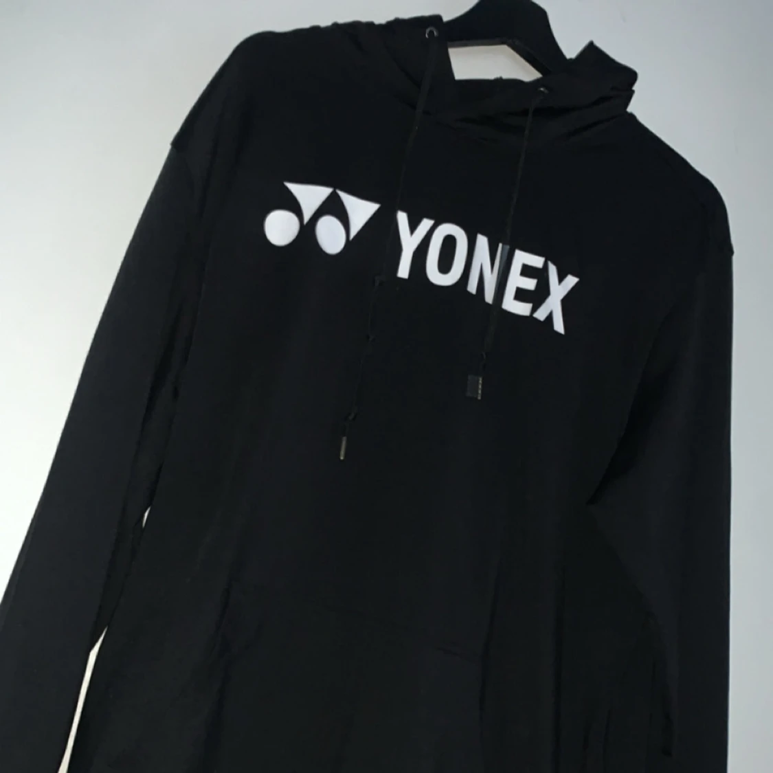 Svart hoodie från Yonex - 92