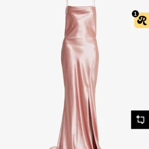 Soft peach festklänning från True Decadence - Säljer en festklänning från True Decadence. Endast använd 1 gång. Nypris 1399kr.💞