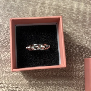 Silverring från Edblad - Nu säljer jag min peak ring singel steel från Edblad då den är för stor för mig och inte kommer till användning. Använd ett fåtal gånger så den ser ut som ny. I storlek XL 19.5mm