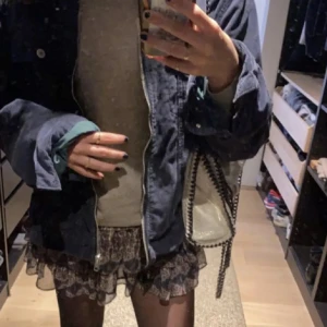 Zara klänning - Säljer denna klänning från Zara, har endast använts en gång. Lånade bilder 💕