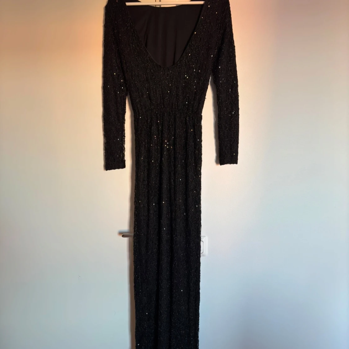 Svart glittrig långklänning - 91