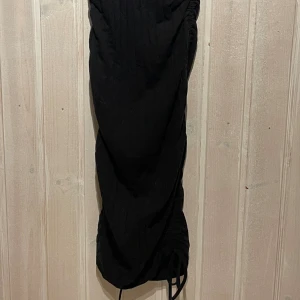 Svart klänning  - Mycket lite använd klänning i bra skick! Pris går att diskutera 💘