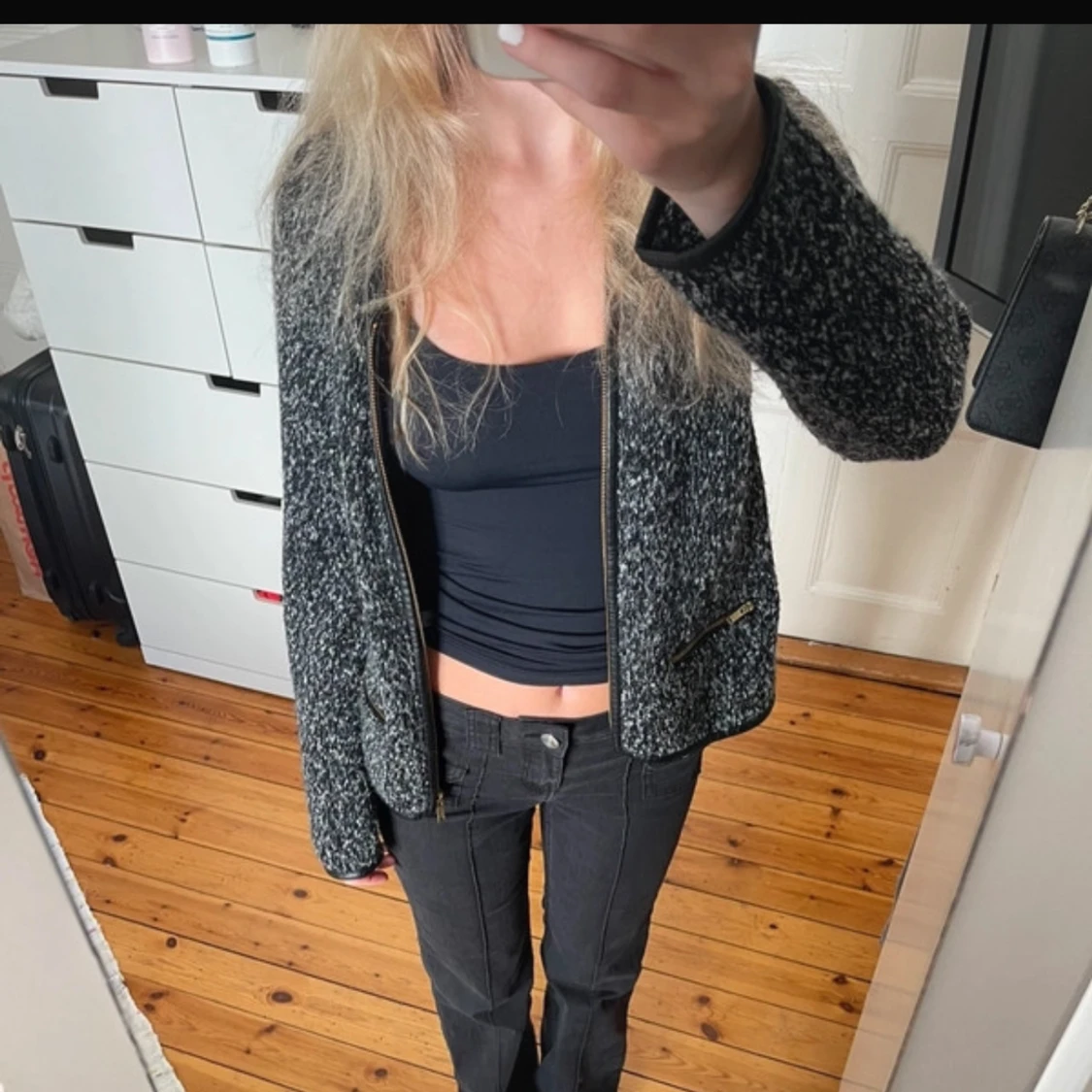 Grå stickad kofta med dragkedja - 91