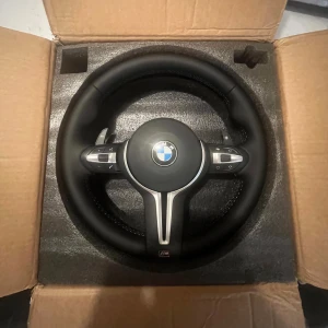 BMW M sport ratt - Hejsan säljer en helt ny BMW ratt med airbag installation, har olika passformer, hör av er!