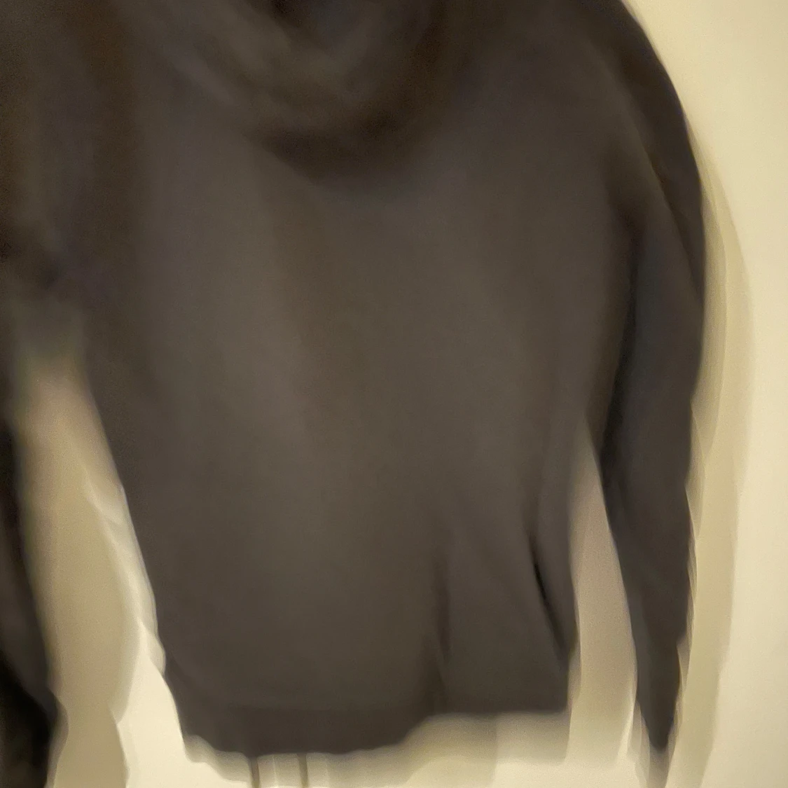 Svart hoodie från Tommy Hilfiger - 90