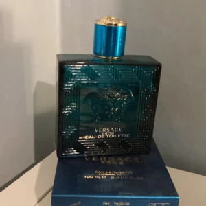 Versace Eros Eau de Toilette - Runt 75ml kvar i flaskan, en fräsch och maskulin doft.