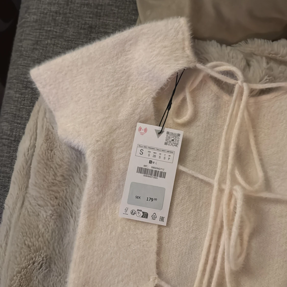 Beige stickad topp med snörning - 91