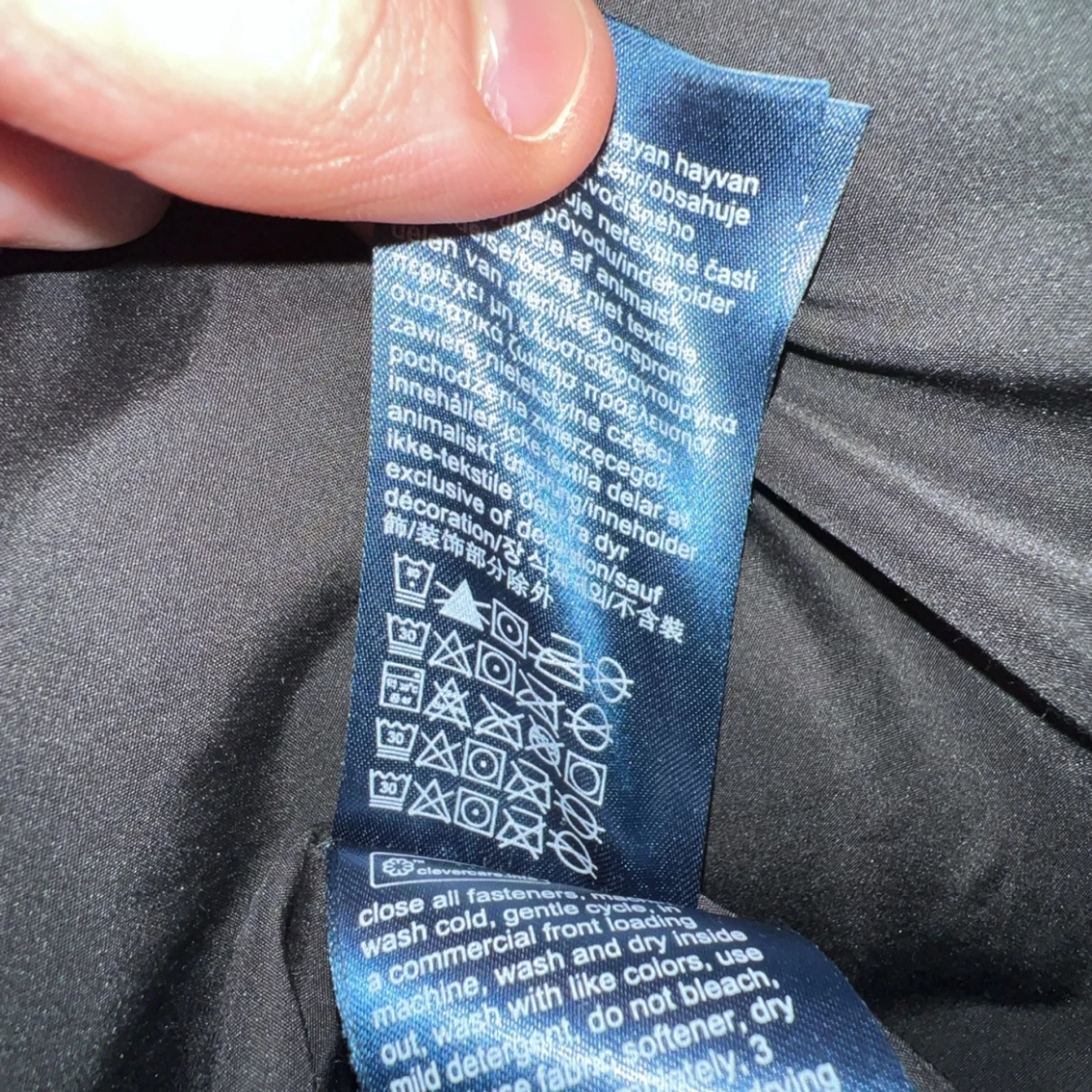 Svart vinterjacka från Tommy Hilfiger  - 93