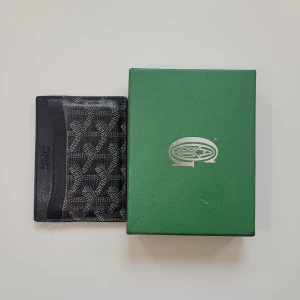 Svart grå cardholder - Andvänd i bra skicka snygg stilren cardholder skicka pm för mer info