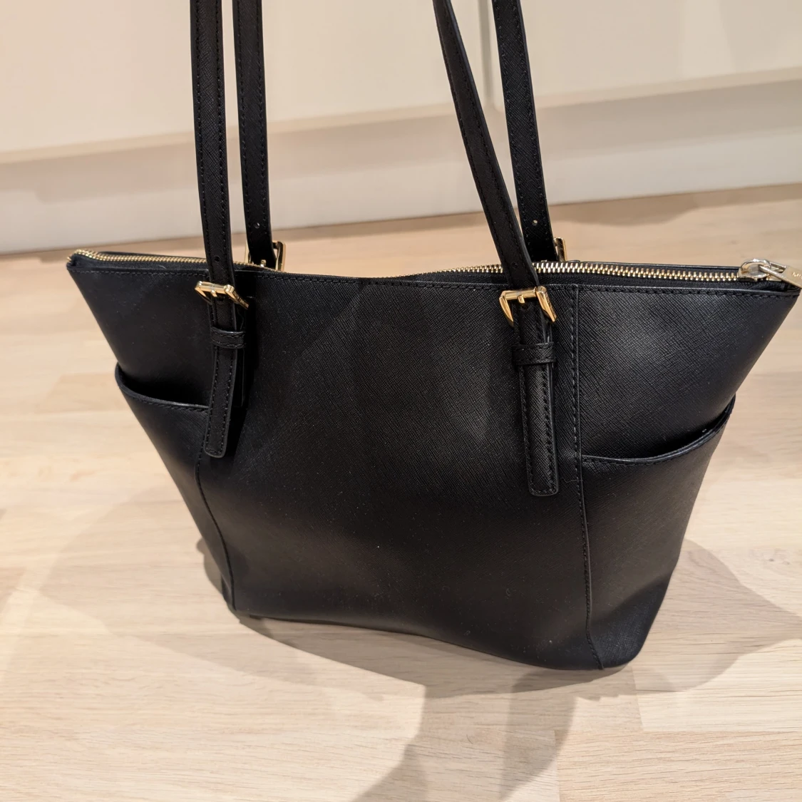 Svart axelväska från Michael Kors - 91