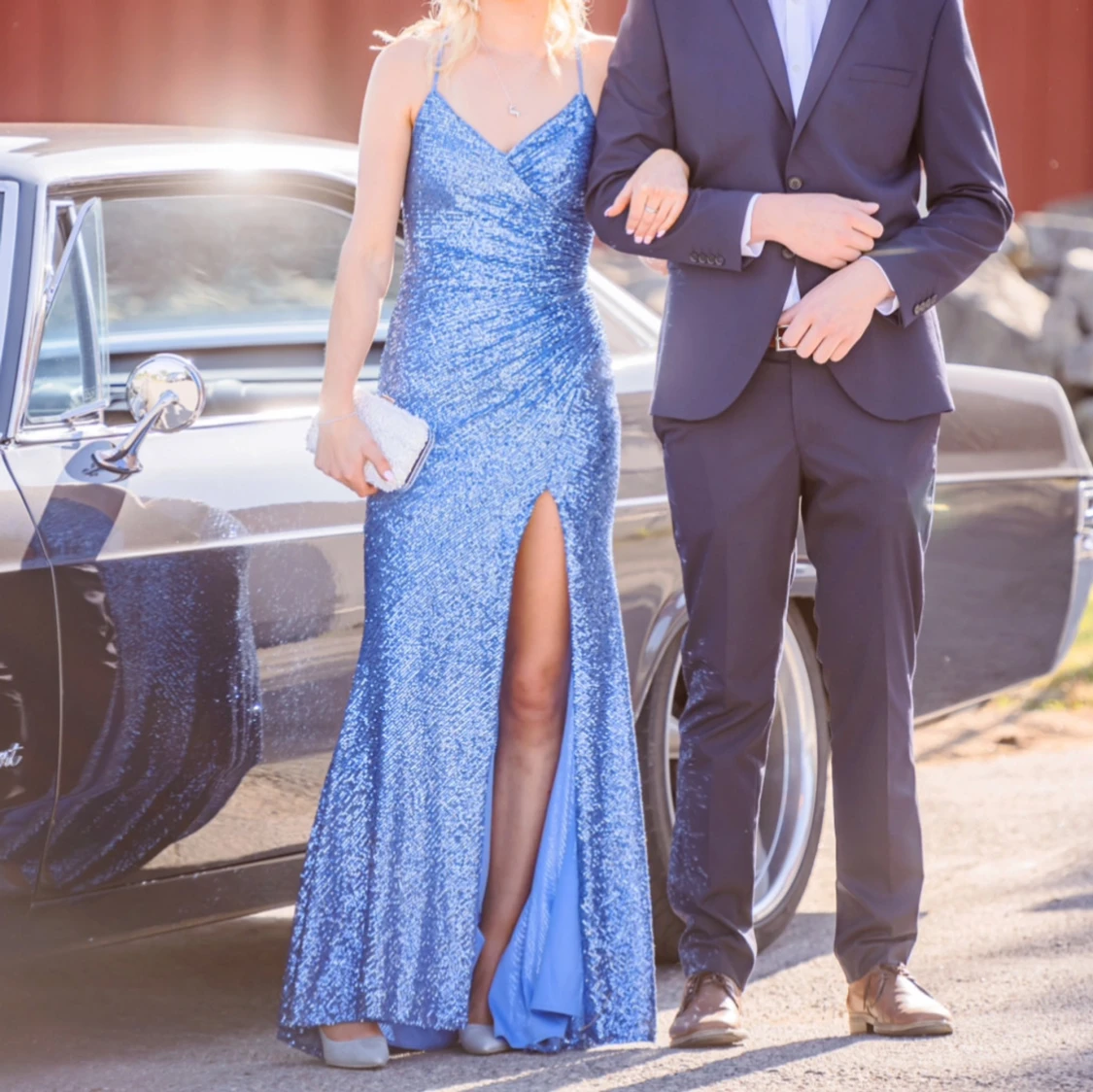 Blå glittrig balklänning - 91